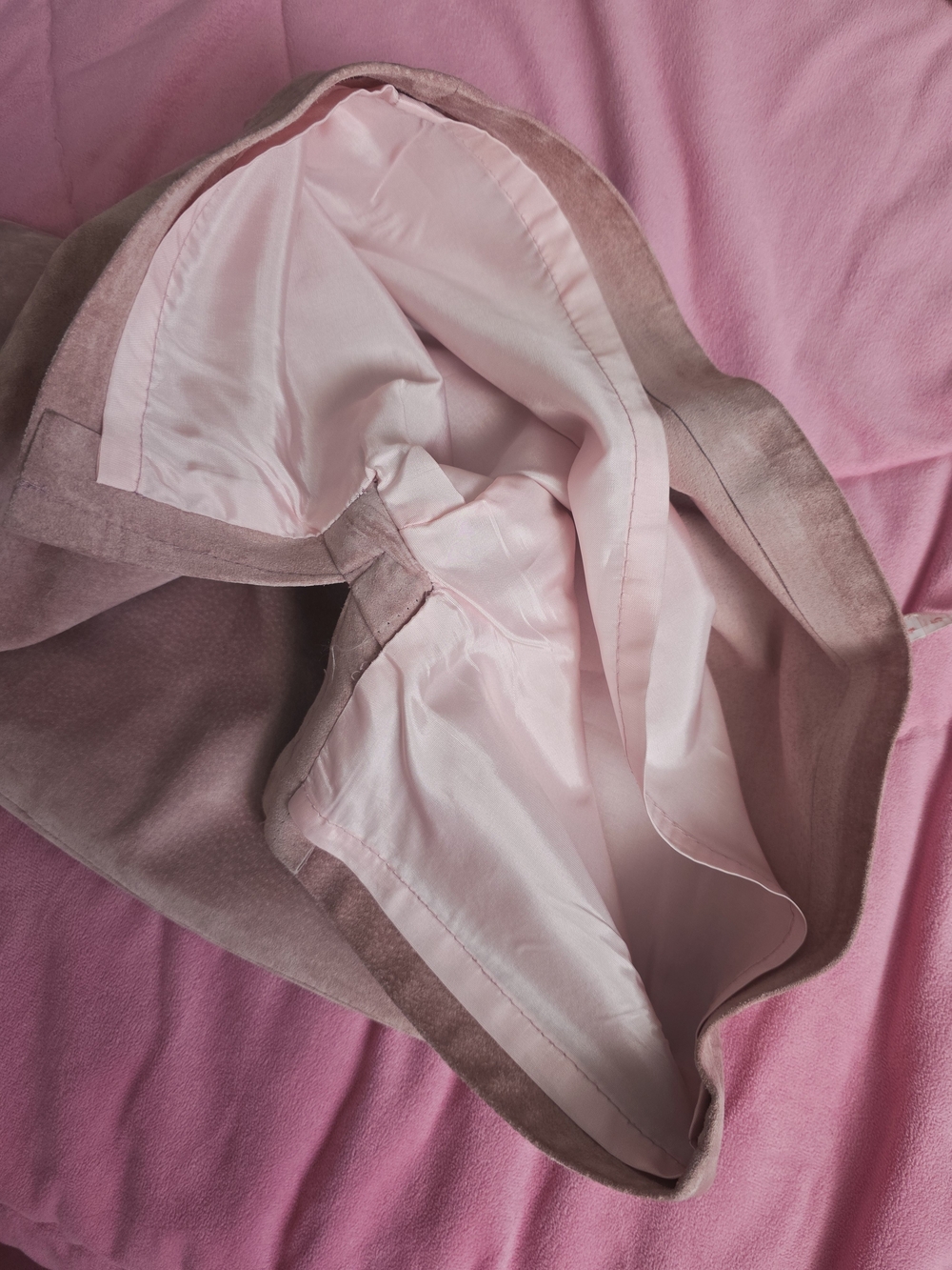 Danier Geniun Leather Vintage Blazer & Skirt Set - Dusty Pink Suede - Picture 9 of 12